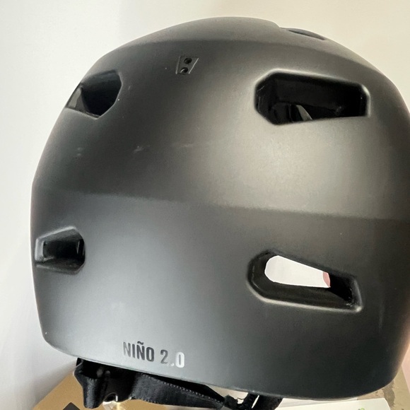 bern nino 2.0 youth bike helmet - Big features in a pint sized package.The Nino DVRT features our compass fit dial fit system Nino 2.0 Youth Bike Helmet
